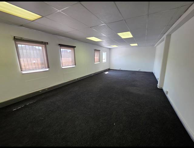 550M² WAREHOUSE TO LET IN STORMILL